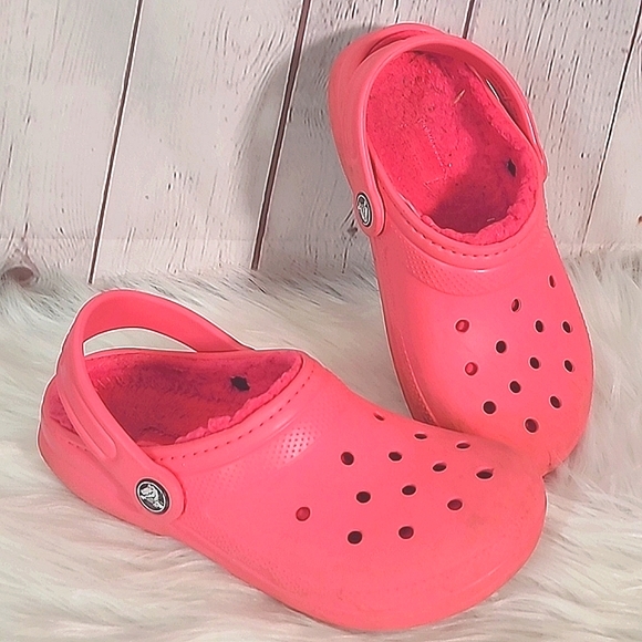 CROCS Other - CROCS Classic Sherpa Lined Bubblegum Pink Clogs Comfort Shoes Juniors Size 2